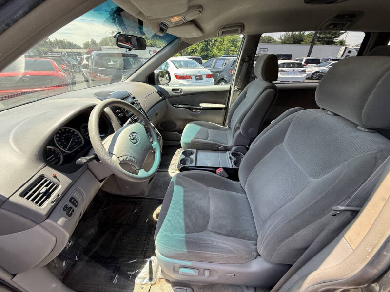 2005 Toyota Sienna LE 7 Passenger