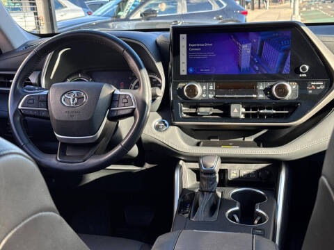 2023 Toyota Highlander Hybrid XLE