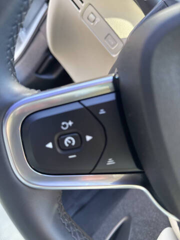 2022 Volvo XC40 T5 Momentum