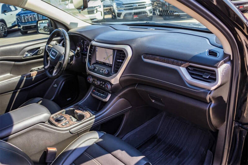 2023 GMC Acadia Denali