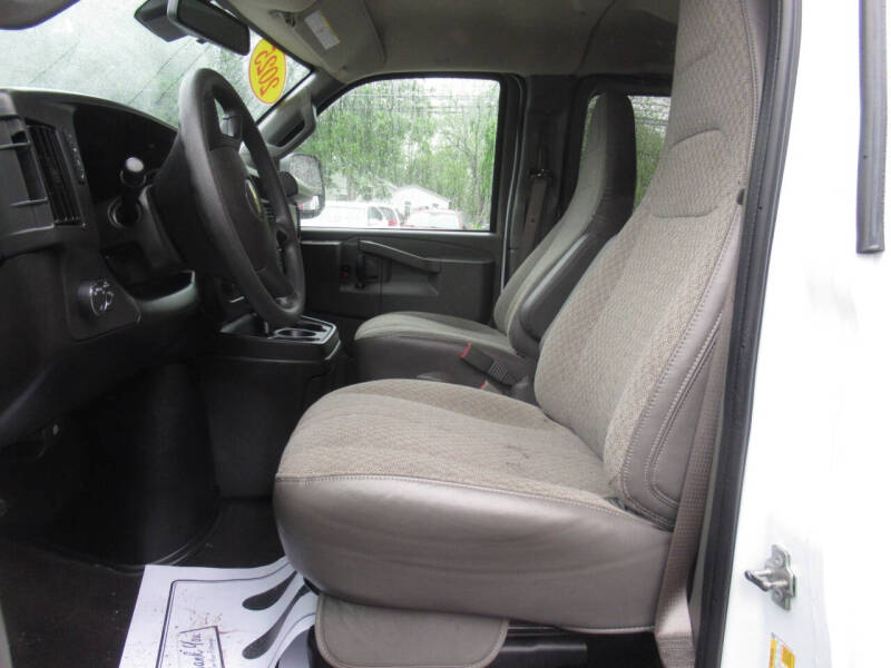 2025 Chevrolet Express LT 3500