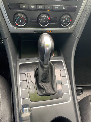 2014 Volkswagen Passat 1.8T S PZEV