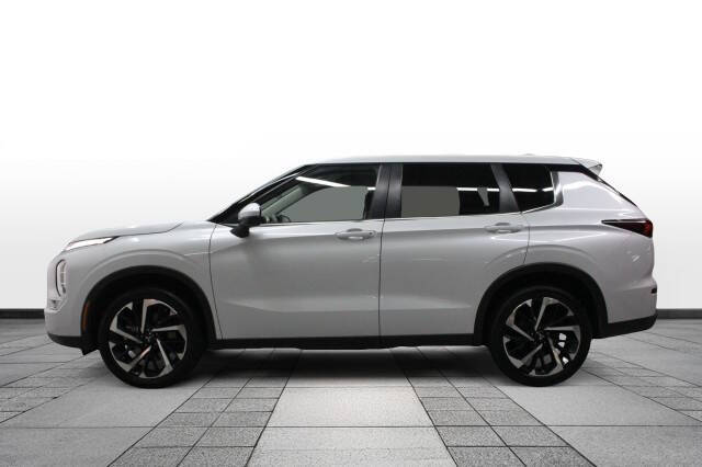 2022 Mitsubishi Outlander ES