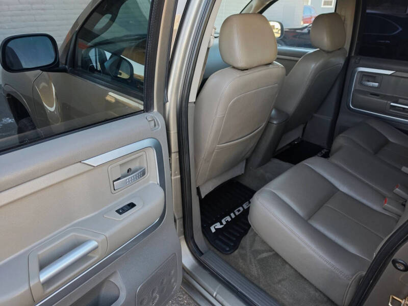 2006 Mitsubishi Raider XLS