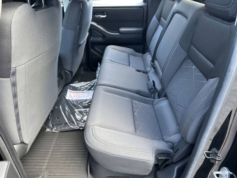 2025 Nissan Frontier SV