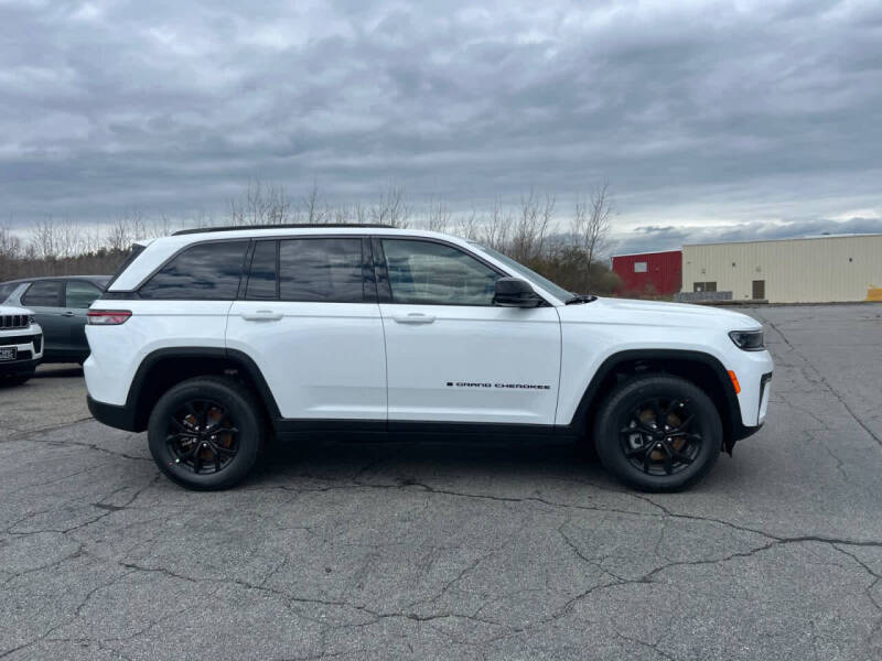 2026 Jeep Grand Cherokee Altitude