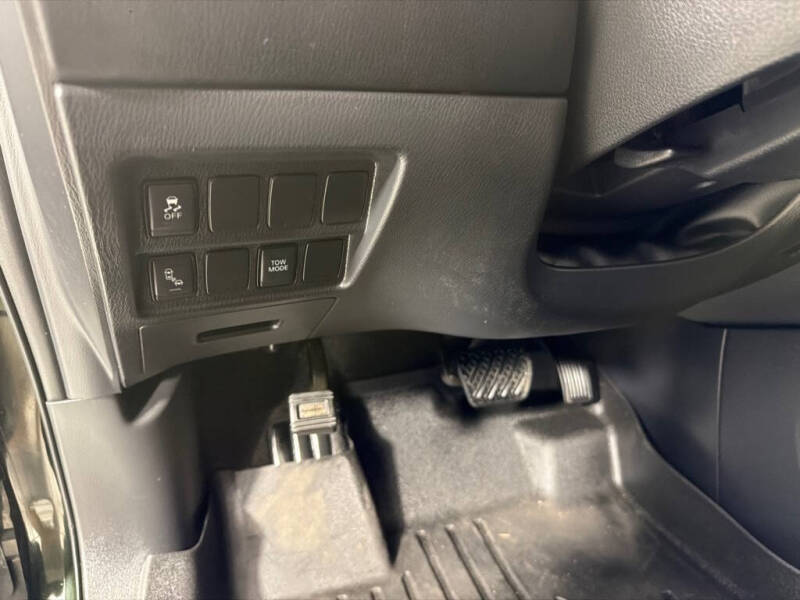 2020 Nissan Pathfinder SV