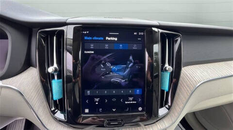 2023 Volvo XC60 B5 Plus Dark Theme