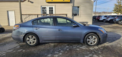 2010 Nissan Altima for sale at Parkway Motors in Springfield IL