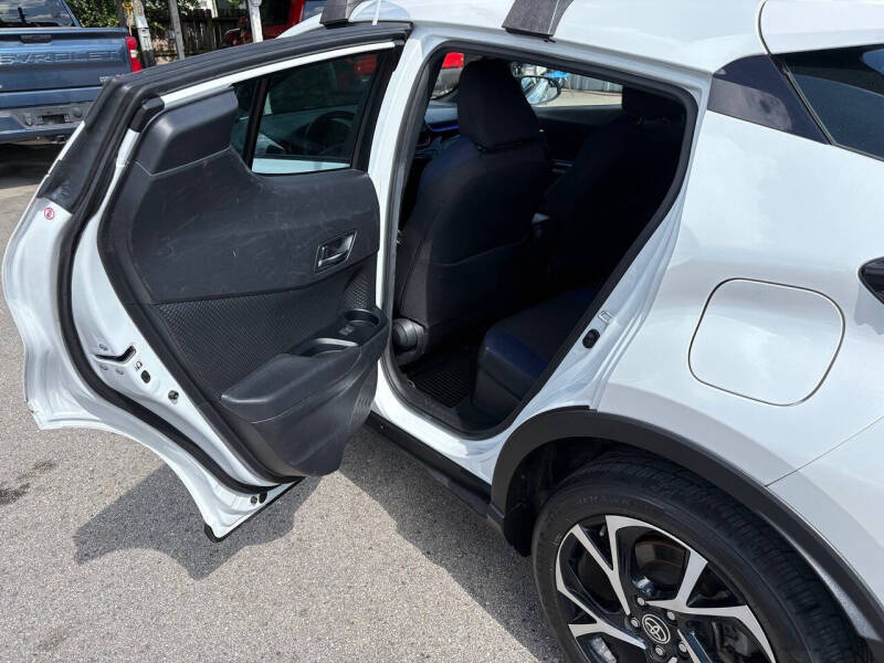 2022 Toyota C-HR XLE