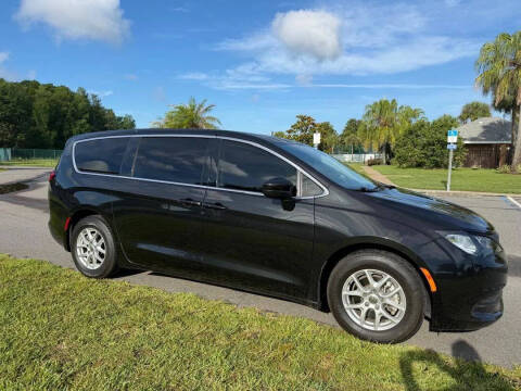 2022 Chrysler Voyager LX