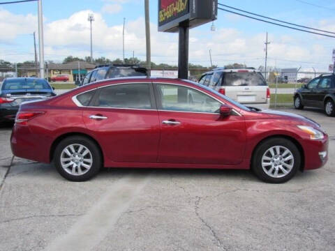 2013 Nissan Altima for sale at Checkered Flag Auto Sales in Lakeland FL