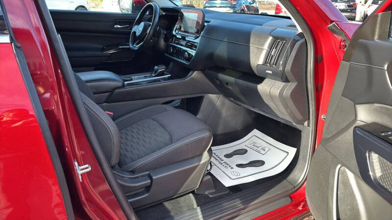 2022 Nissan Pathfinder SV