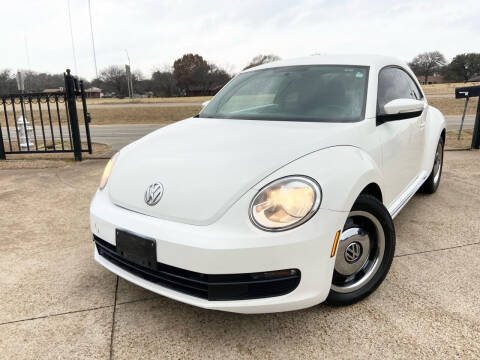 2012 Volkswagen Beetle for sale at Texas Luxury Auto in Cedar Hill TX