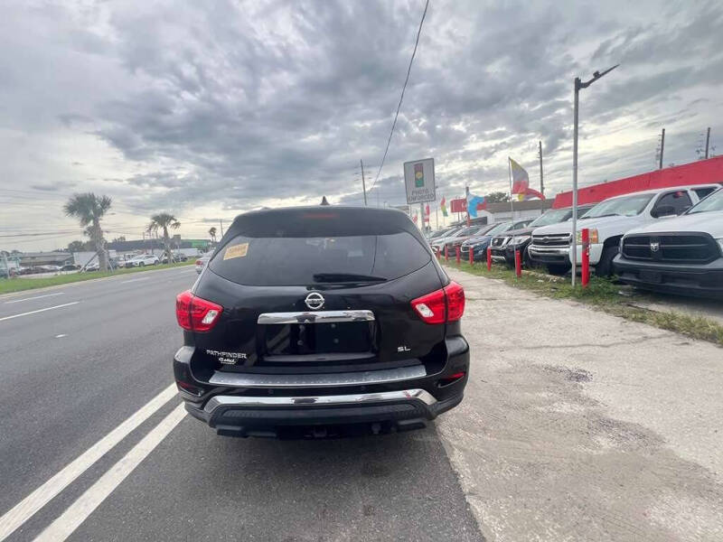 2020 Nissan Pathfinder SL