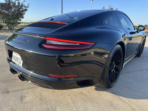 2017 Porsche 911 Carrera GTS