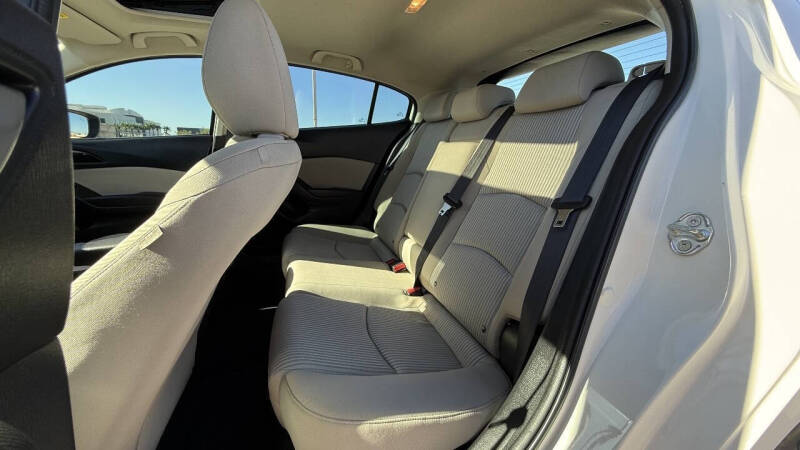 2015 Mazda MAZDA3 i Touring