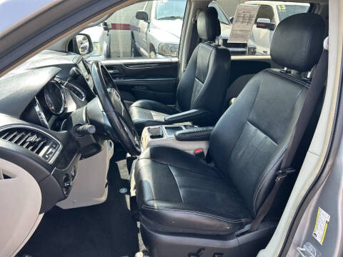 2014 Chrysler Town and Country Touring