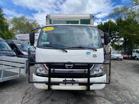 2014 Hino 195