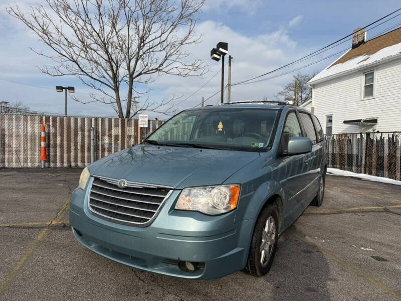 2009 Chrysler Town & Country Touring's photo