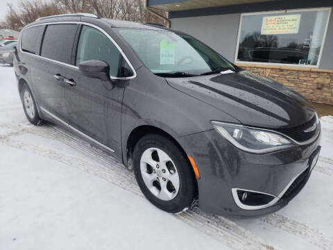 2017 Chrysler Pacifica Touring-L Plus