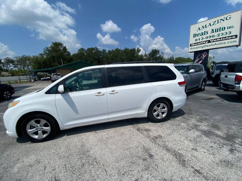 2014 Toyota Sienna null photo 6