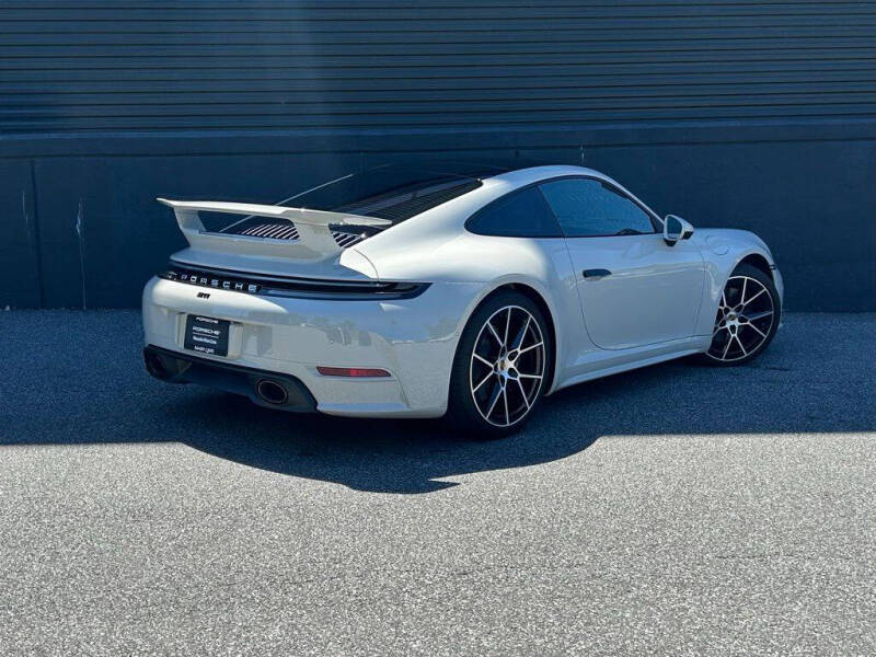 2025 Porsche 911 Carrera