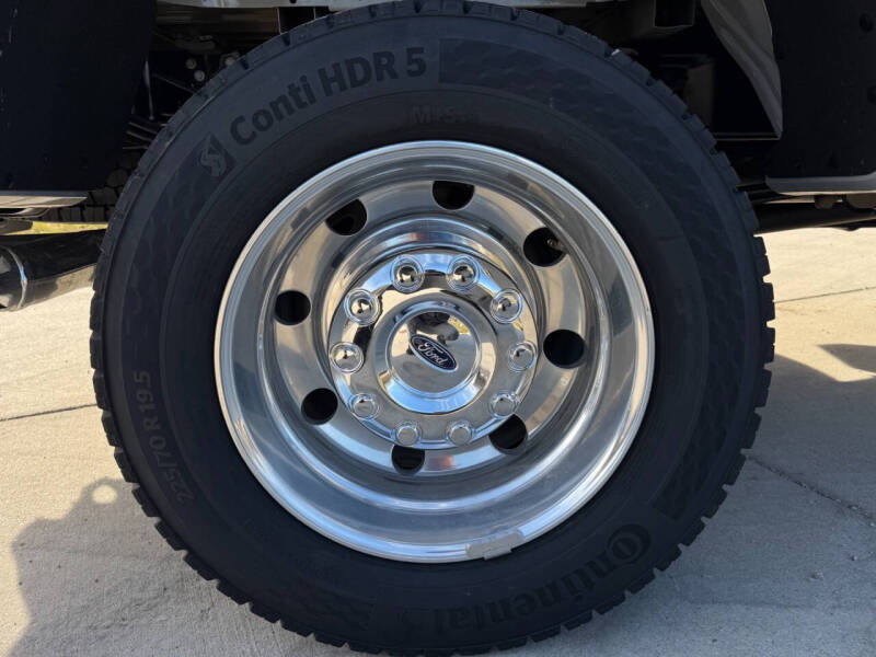 2026 Ford F-450 Super Duty Platinum