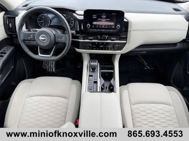 2024 Nissan Pathfinder SV