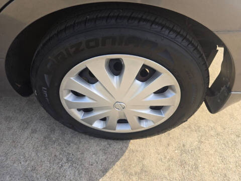 2012 Nissan Versa 1.6 SV