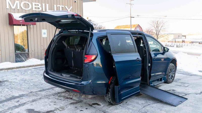 2022 Chrysler Pacifica Touring