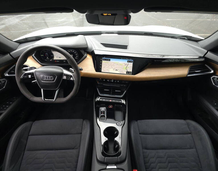 2023 Audi e-tron GT quattro Premium Plus