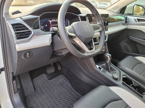 2025 Volkswagen Taos SEL 4Motion