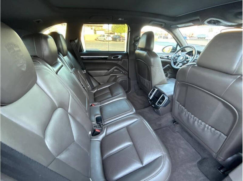 2017 Porsche Cayenne S E-Hybrid Platinum Edition