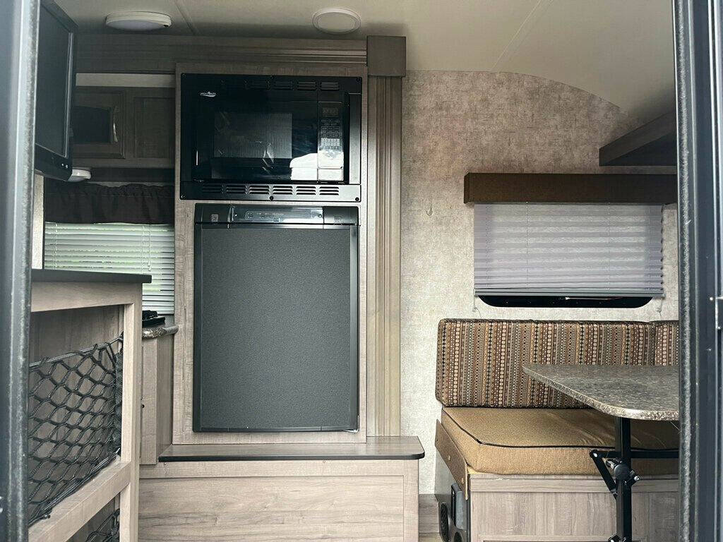 2017 Winnebago Winnie Drop WD1780 9