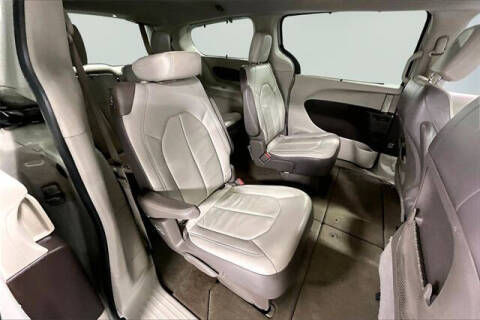 2017 Chrysler Pacifica Touring-L