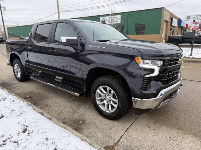 2024 Chevrolet Silverado 1500 LT's photo