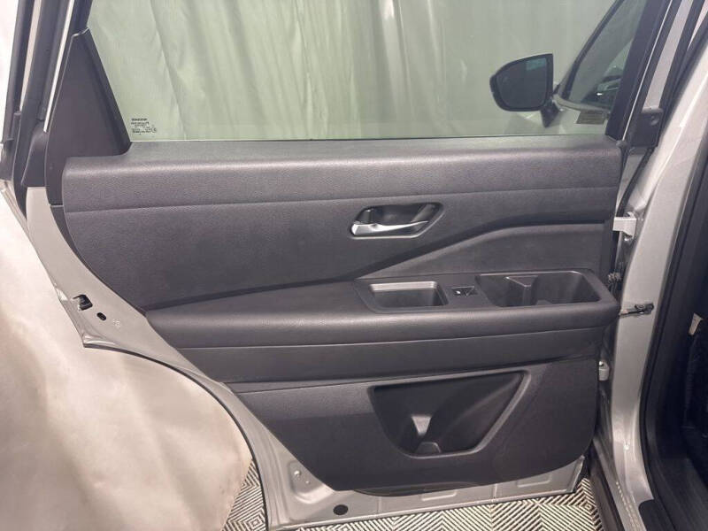 2022 Nissan Pathfinder SV