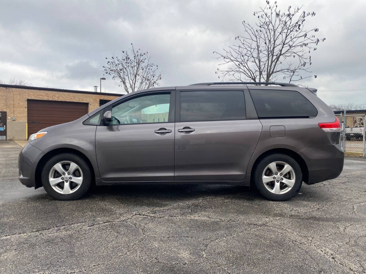 2013 Toyota Sienna for sale at Ideal Cars LLC in Skokie, IL