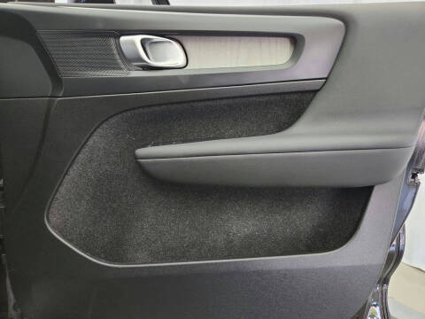 2024 Volvo XC40 B5 Plus Bright Theme