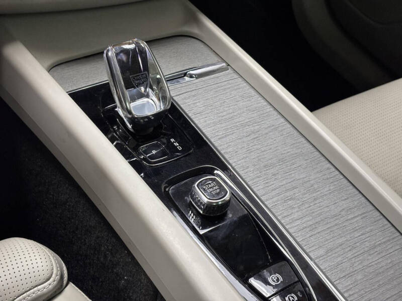 2023 Volvo XC60 B6 Ultimate Bright Theme