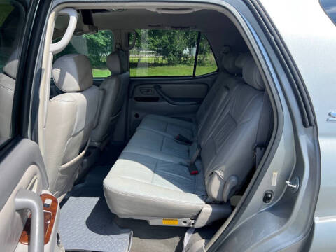 2004 Toyota Sequoia SR5