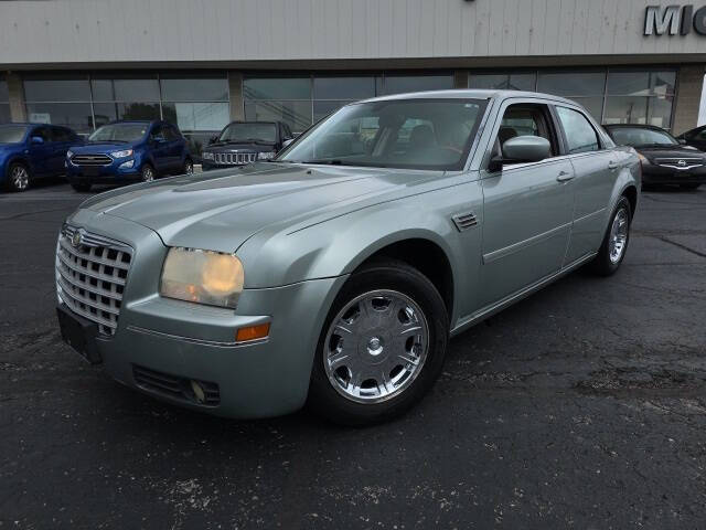 Used 2005 Chrysler 300 Touring with VIN 2C3JA53G25H516892 for sale in Bellefontaine, OH