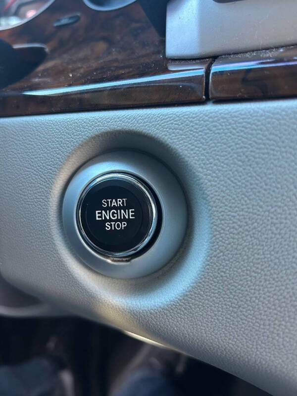 2014 Volkswagen Routan SEL Premium