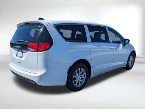 2026 Chrysler Voyager LX