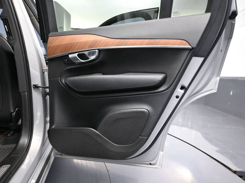 2024 Volvo XC90 B5 Plus Bright Theme