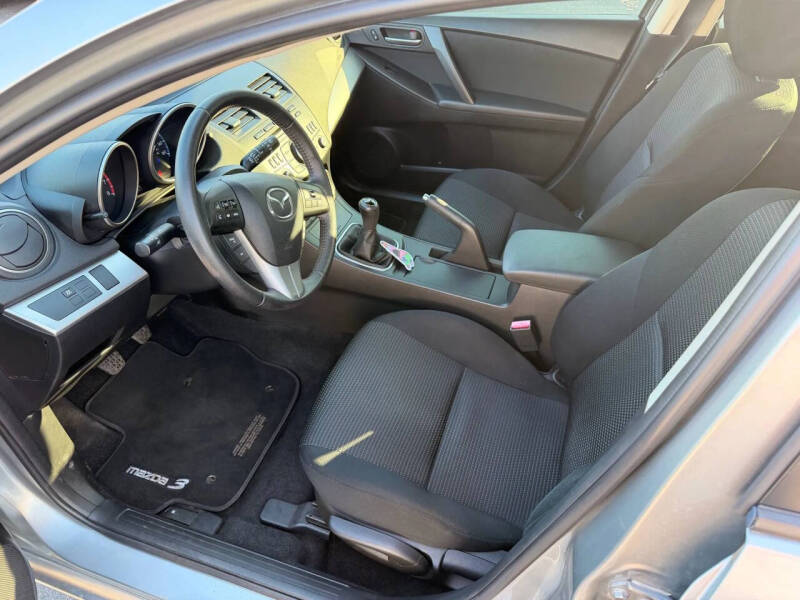 2013 Mazda MAZDA3 i Touring