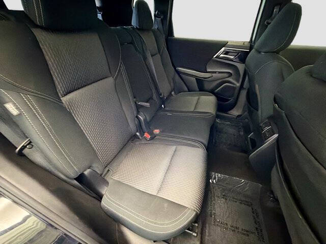 2024 Mitsubishi Outlander ES