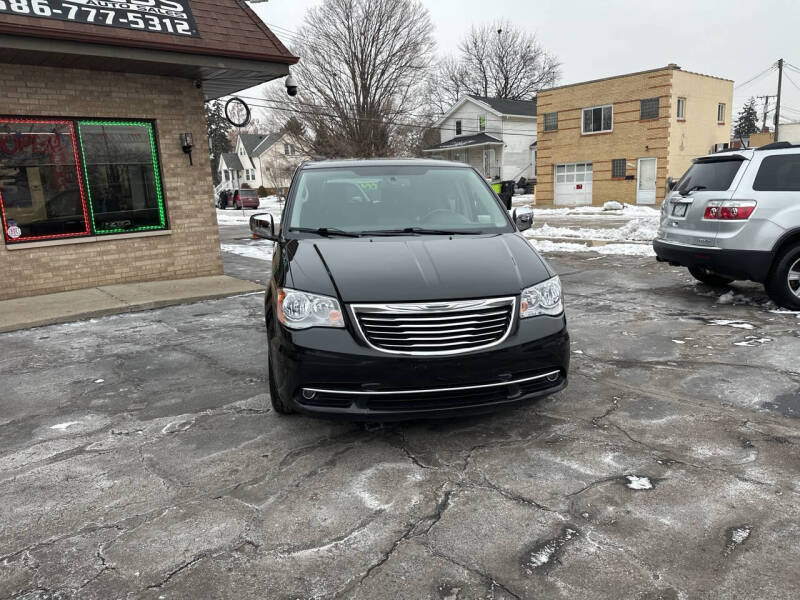 2014 Chrysler Town and Country Touring-L