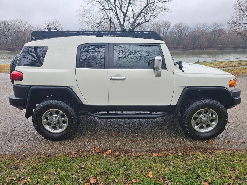 Used 2013 Toyota FJ Cruiser Base with VIN JTEBU4BF3DK153273 for sale in Terre Haute, IN